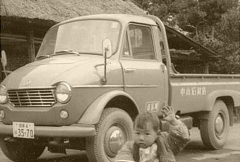 昭和41年　社用車と後の四代目